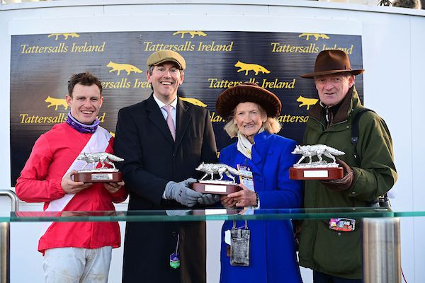  Simon Kerins with Paul Townend, Maureen Mullins and Willie Mullins winners of the 2022 Tattersalls Ireland Novice Hurdle 
